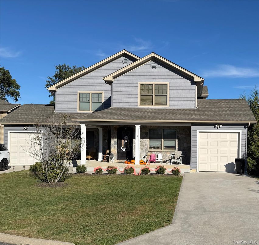 Attached, Exterior, Facade, Farmhouse