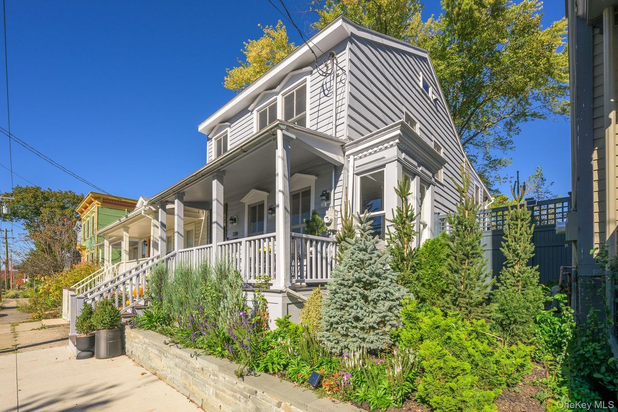 Exterior, Facade, Queen Anne Victorian
