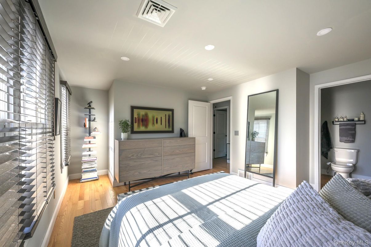 Bathroom, Bedroom, Interior, Recessed Lighting, Wood Texture Flooring