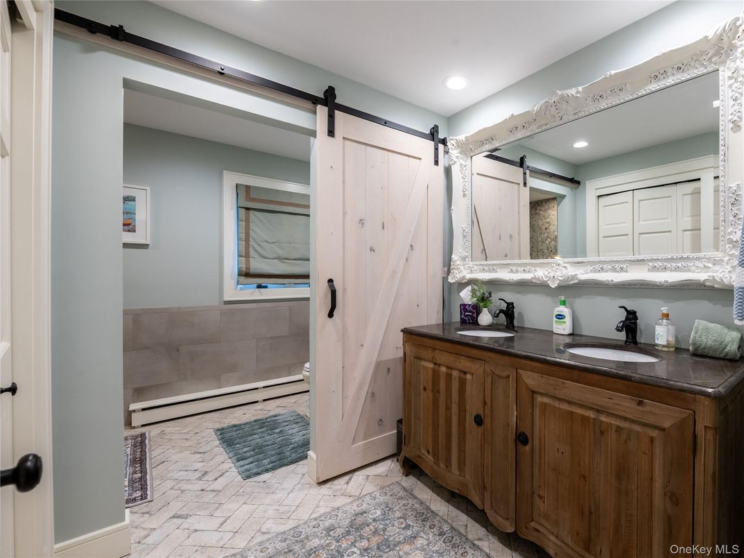 Bathroom, Interior, Recessed Lighting