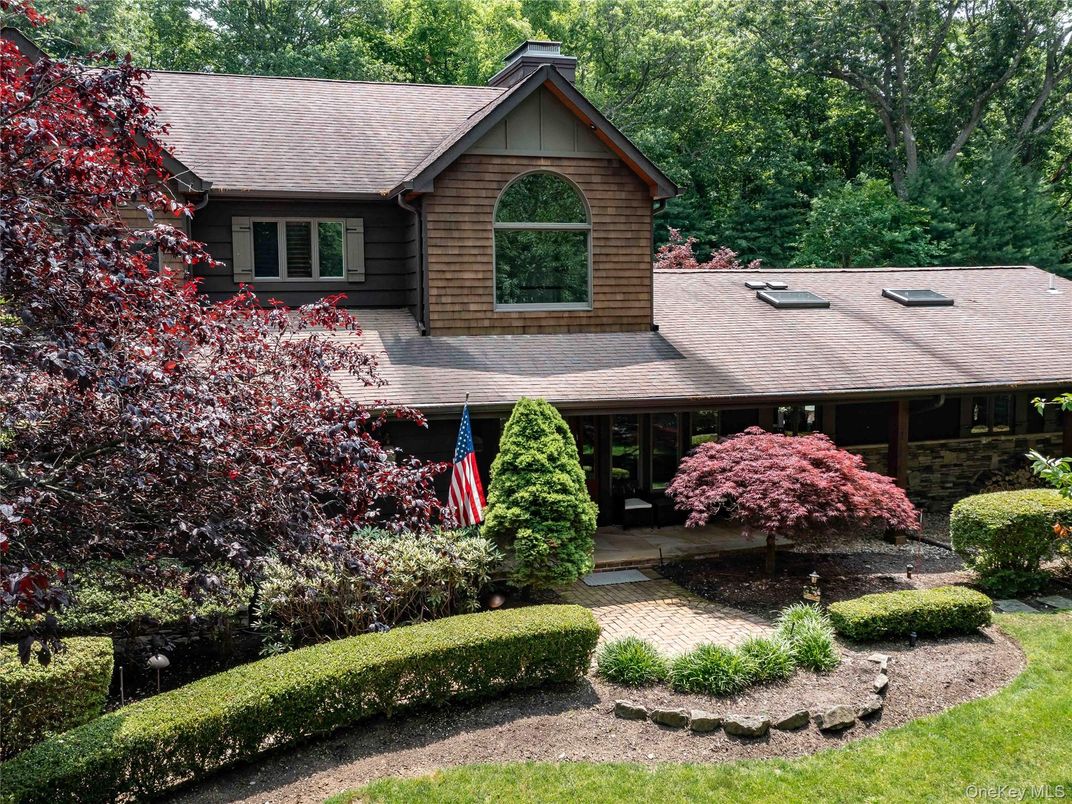 Exterior, Facade, Log Home