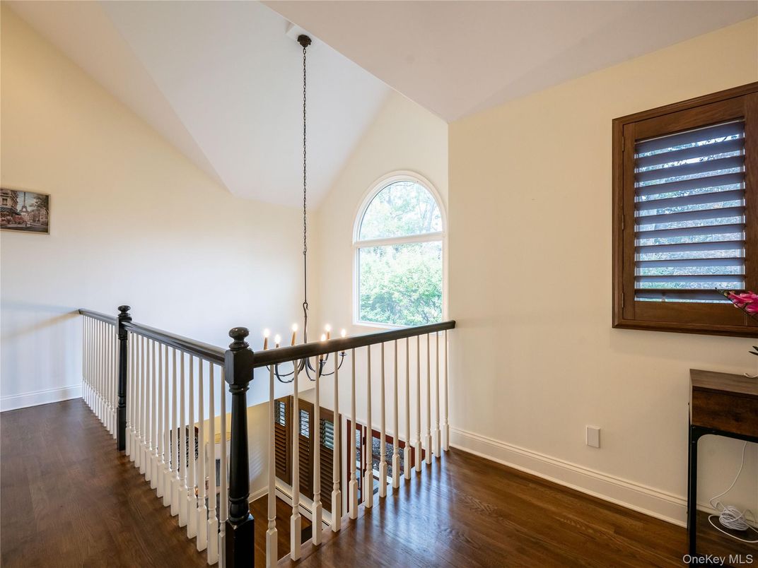 Interior, Pendant Lights, Wood Texture Flooring