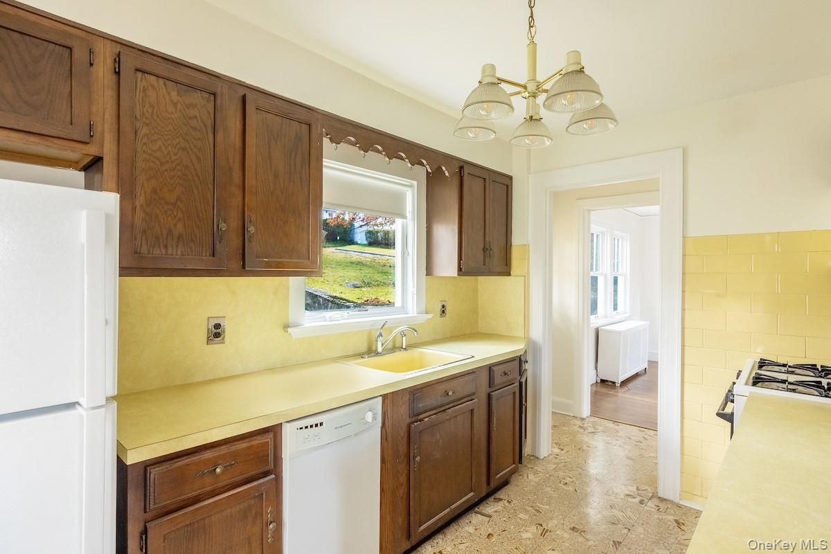 Interior, Kitchen, Pendant Lights, Wood Texture Flooring