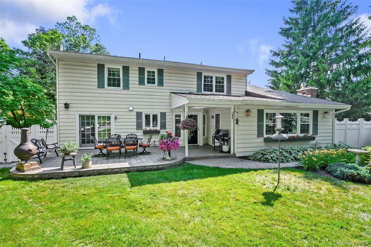 Backyard, Exterior, Facade, Split Level