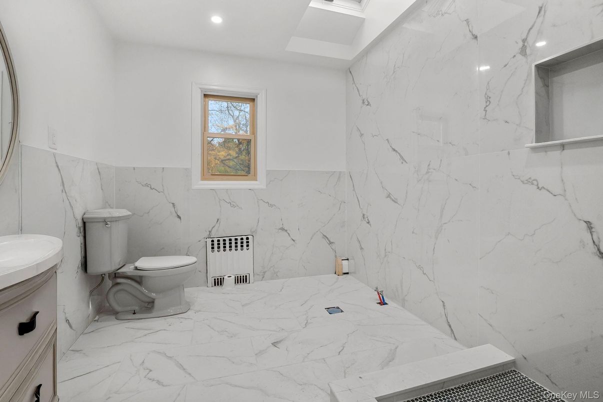 Bathroom, Interior, Marble, Marble Walls, Recessed Lighting