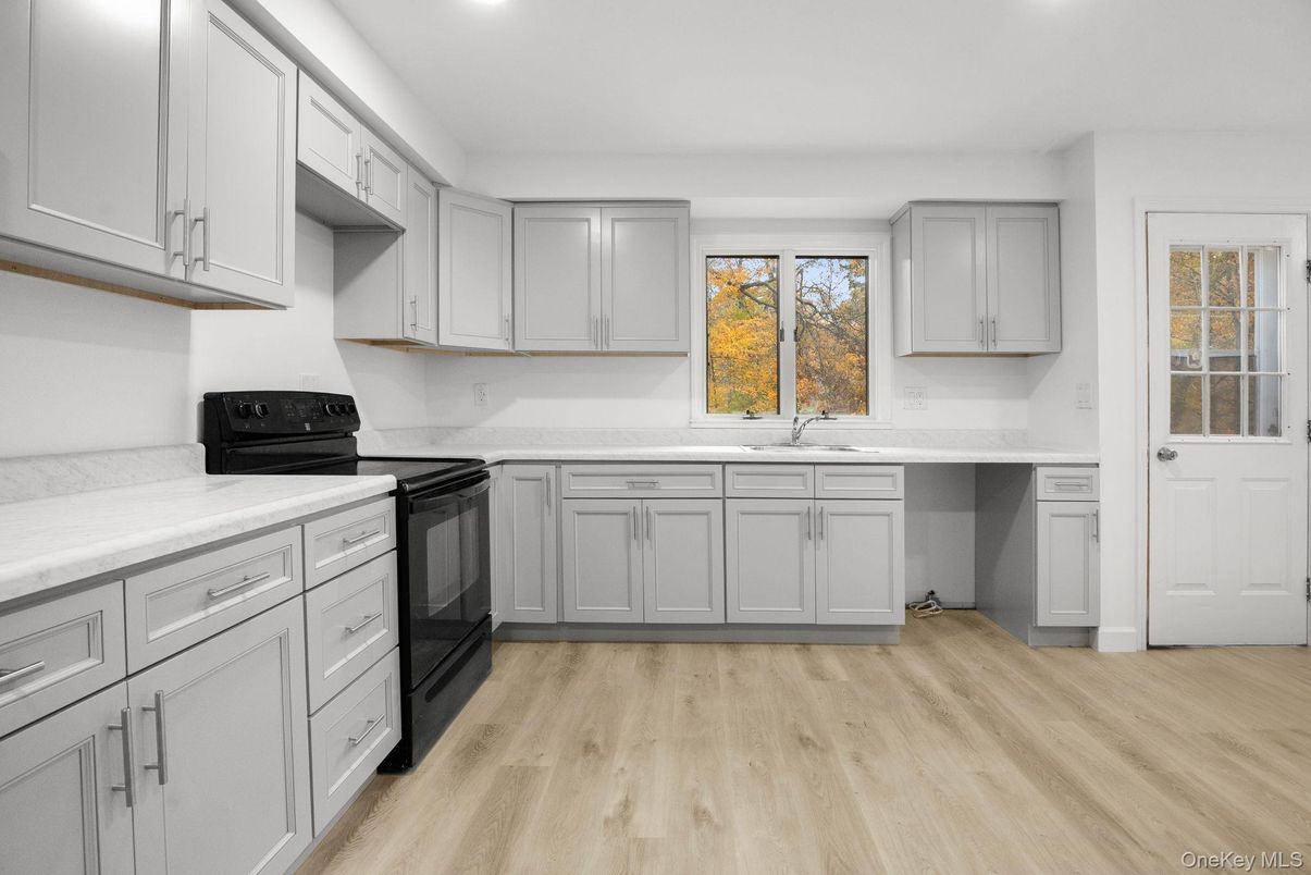 Interior, Kitchen, Recessed Lighting, Wood Texture Flooring