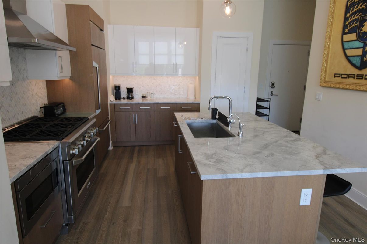 Interior, Kitchen, Pendant Lights, Wood Texture Flooring