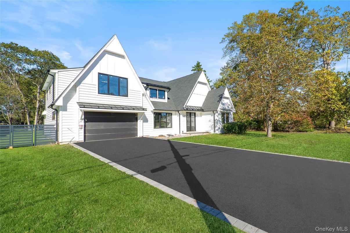 Attached, Exterior, Facade, Farmhouse