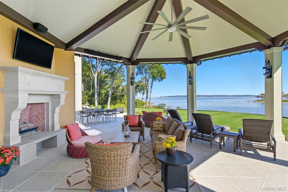 Exterior, Fireplace, Living room, Water