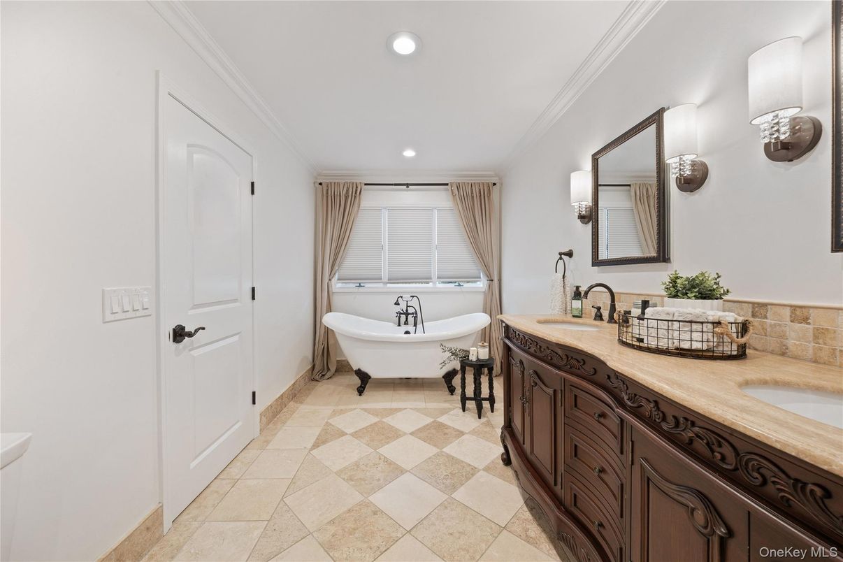 Bathroom, Dual Sink Vanities, Free Standing Baths, Interior, Recessed Lighting