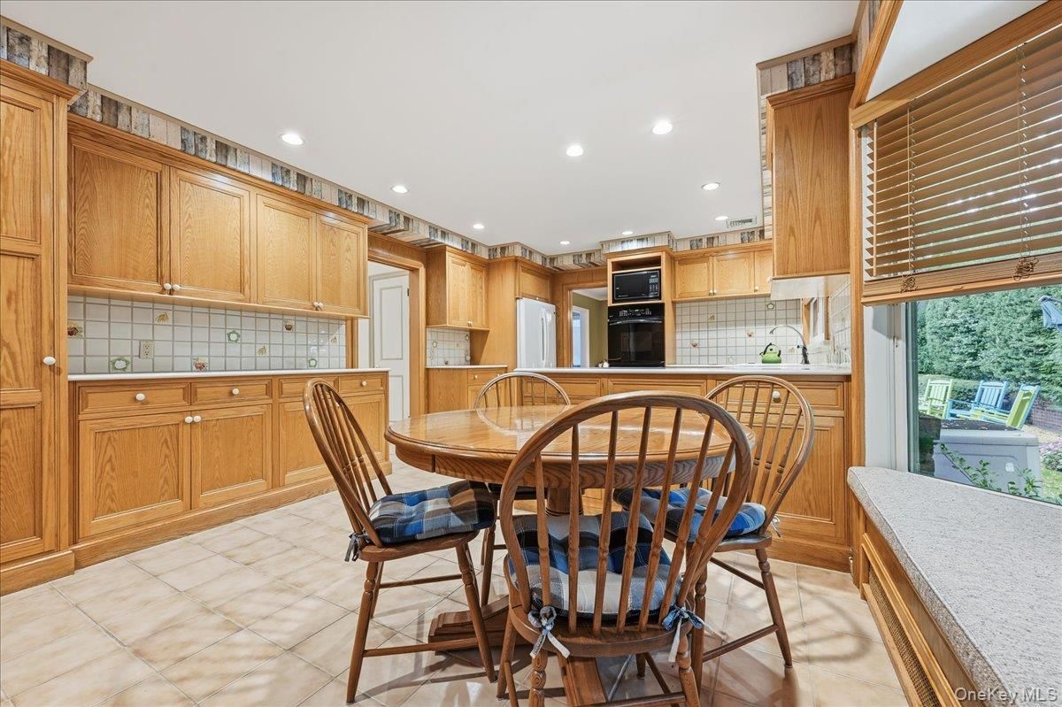 Dining room, Interior, Kitchen, Recessed Lighting