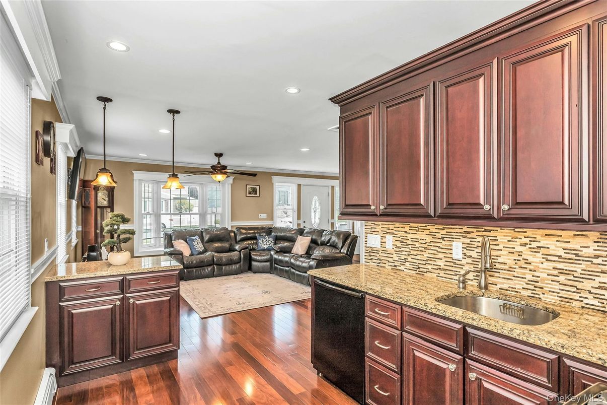 Interior, Kitchen, Living room, Pendant Lights, Recessed Lighting, Wood Texture Flooring