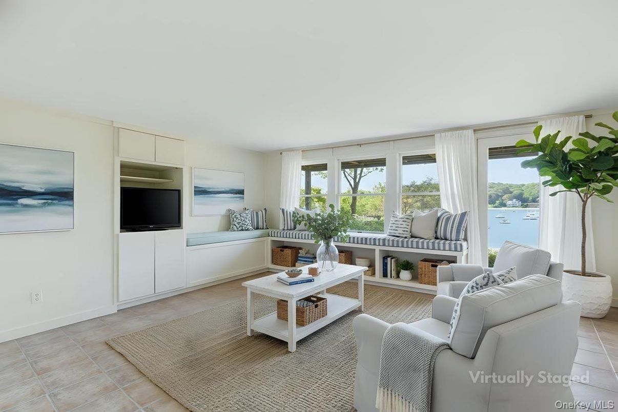 Interior, Living room, Water