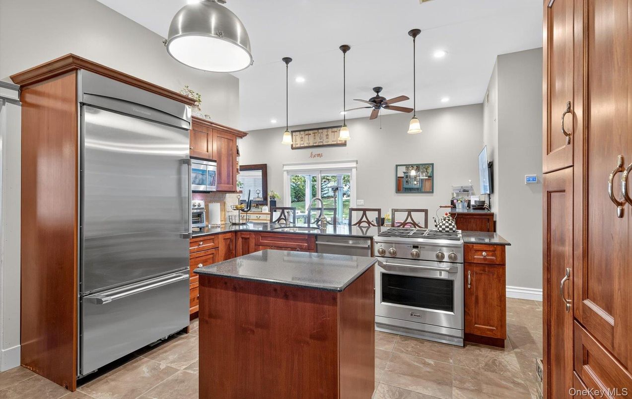 Interior, Kitchen, Pendant Lights, Recessed Lighting, Stainless Steel Appliances