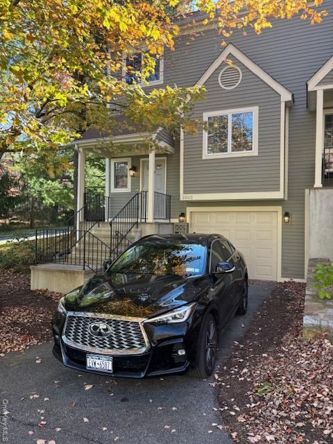 Attached, Exterior, Facade, American Foursquare