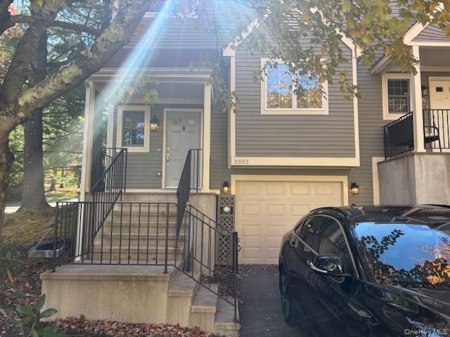 Attached, Exterior, Facade, None