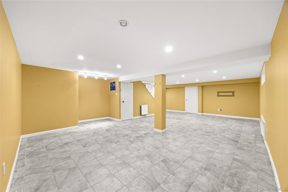 Empty room, Interior, Marble, Recessed Lighting