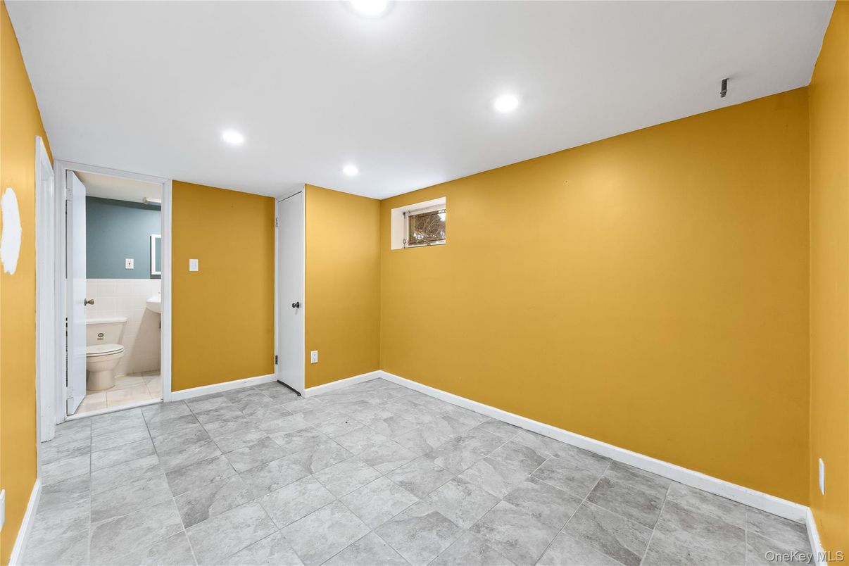 Bathroom, Empty room, Interior, Recessed Lighting