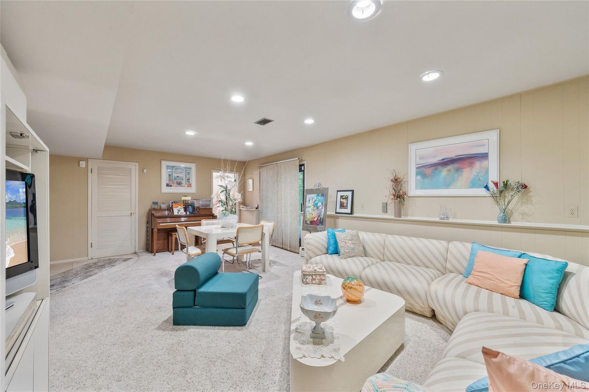 Dining room, Interior, Living room, Pendant Lights, Recessed Lighting
