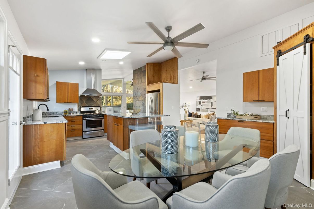 Dining room, Interior, Kitchen, Recessed Lighting, Stainless Steel Appliances