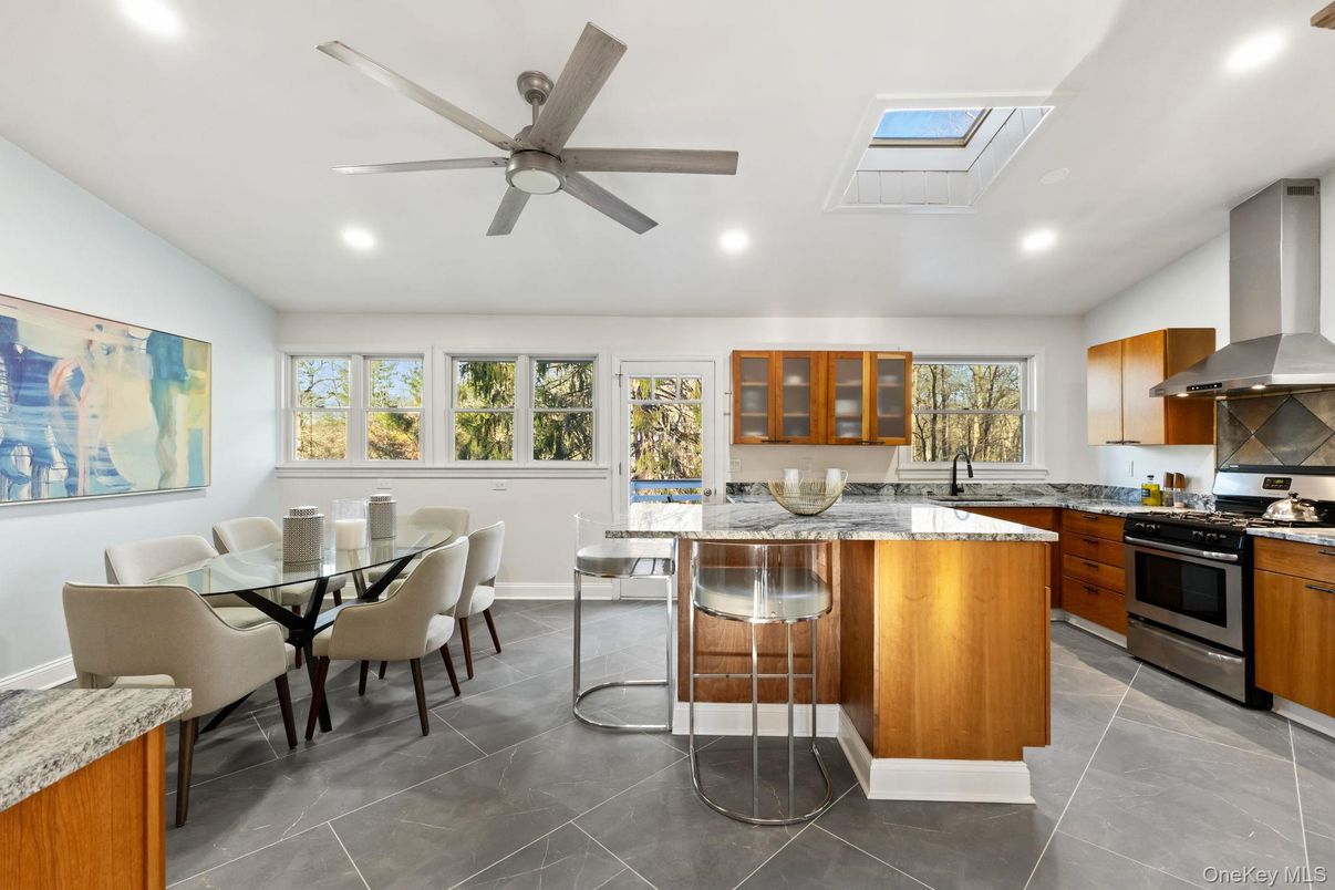 Dining room, Interior, Kitchen, Recessed Lighting, Stainless Steel Appliances
