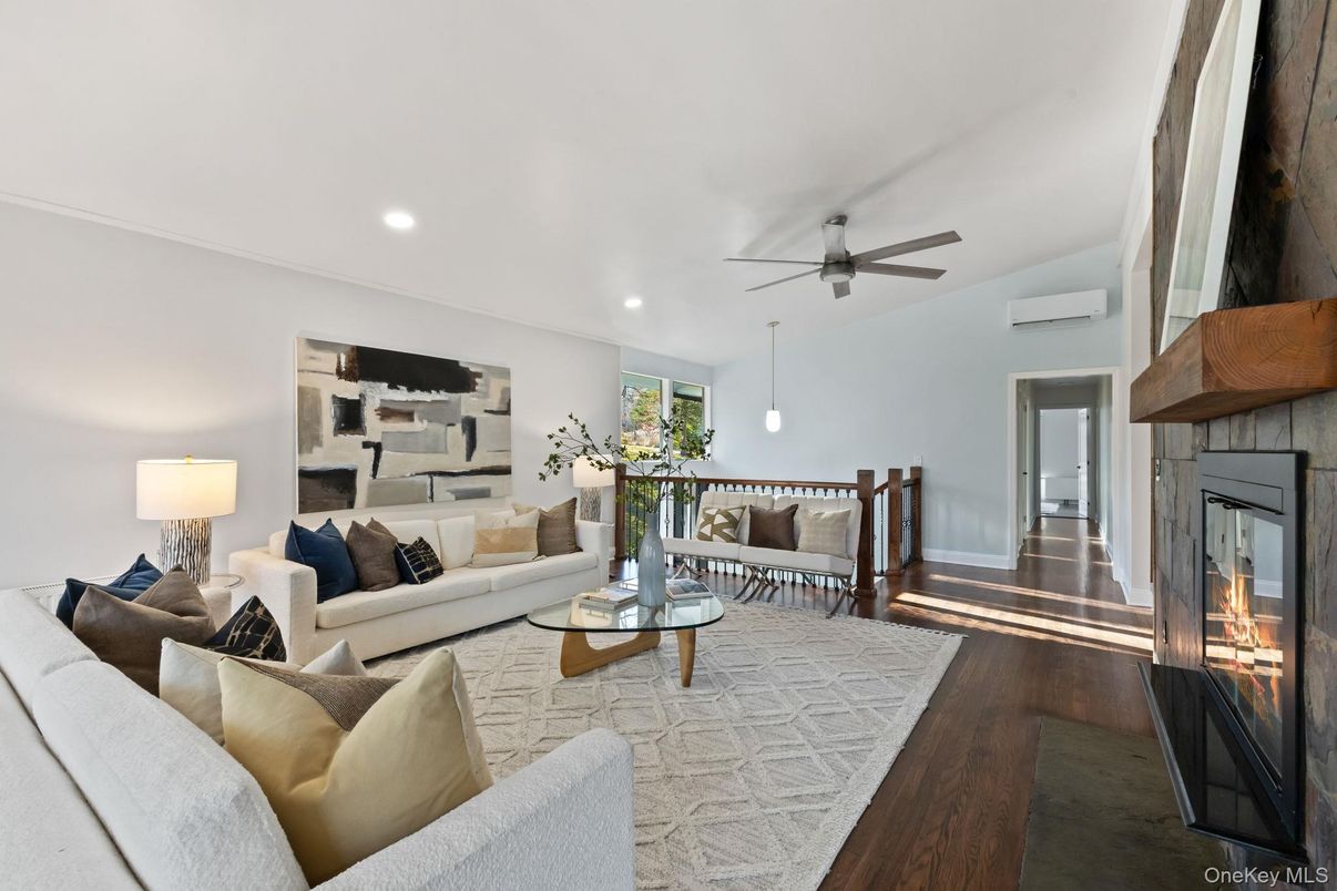 Fireplace, Interior, Living room, Pendant Lights, Recessed Lighting, Wood Texture Flooring