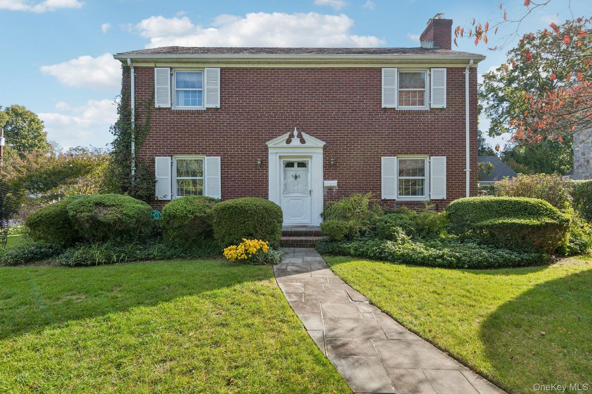 Exterior, Facade, Brick Facade, Georgian