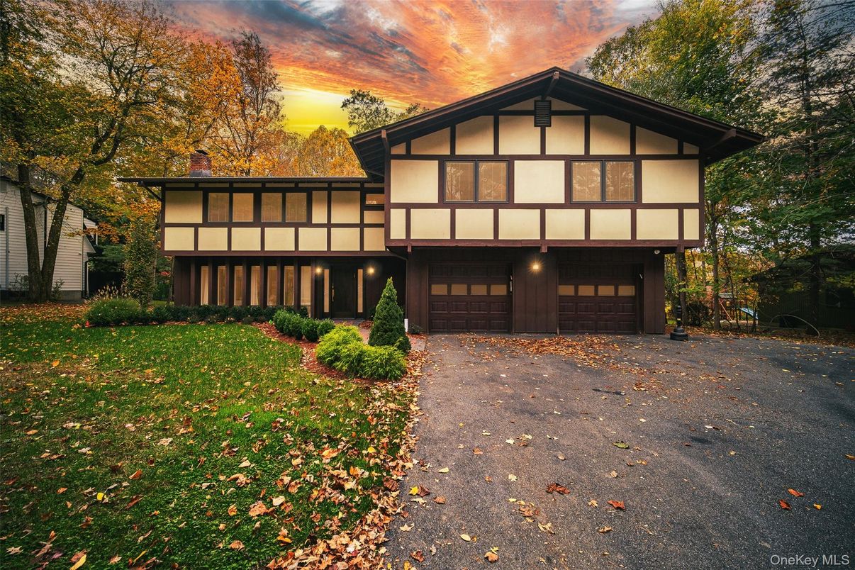 Attached, Exterior, Facade, Tudor Revival
