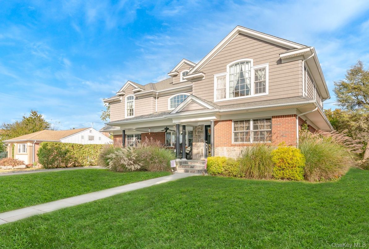 Exterior, Facade, Brick Facade, American Craftsman