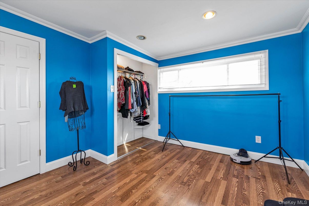 Interior, Recessed Lighting, Walk-in Closets, Wood Texture Flooring