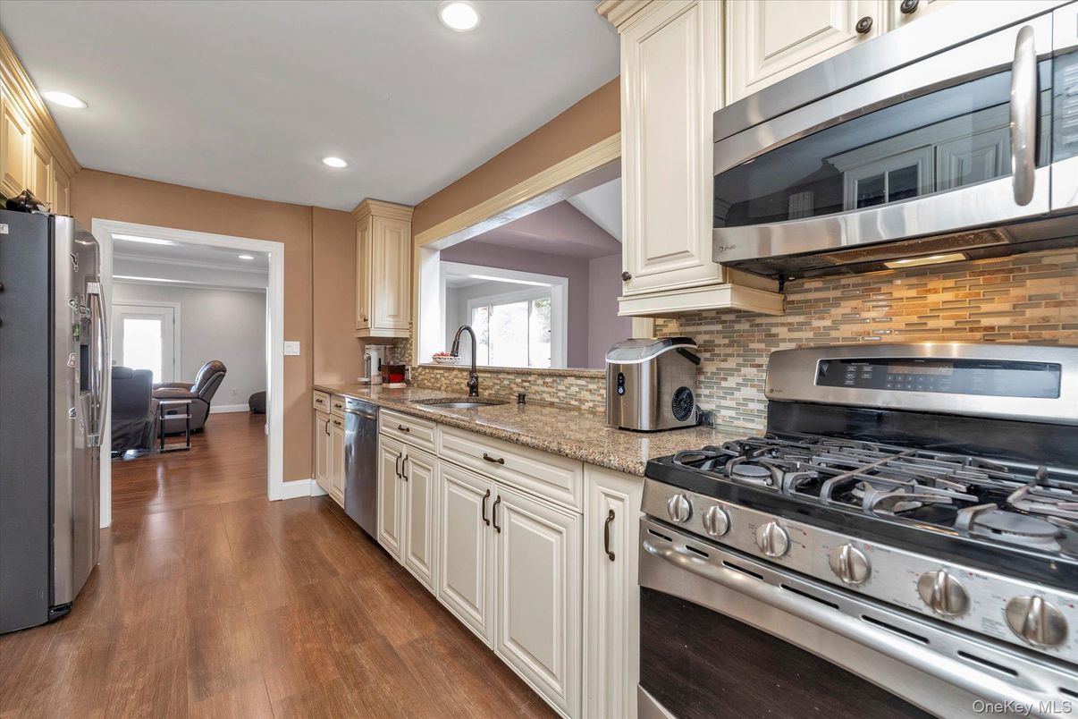 Dining room, Interior, Kitchen, Recessed Lighting, Stainless Steel Appliances, Wood Texture Flooring