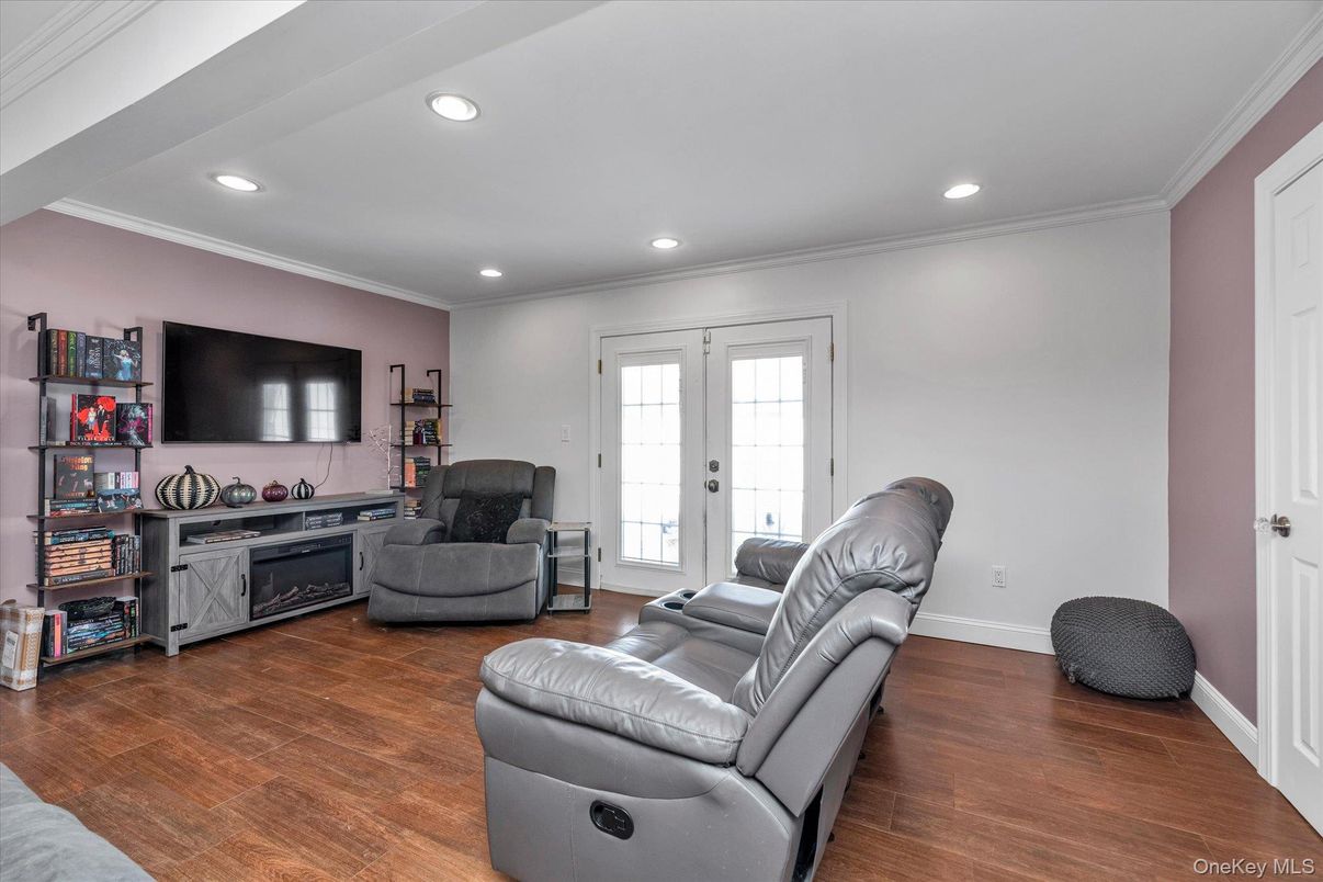 Interior, Living room, Recessed Lighting, Wood Texture Flooring