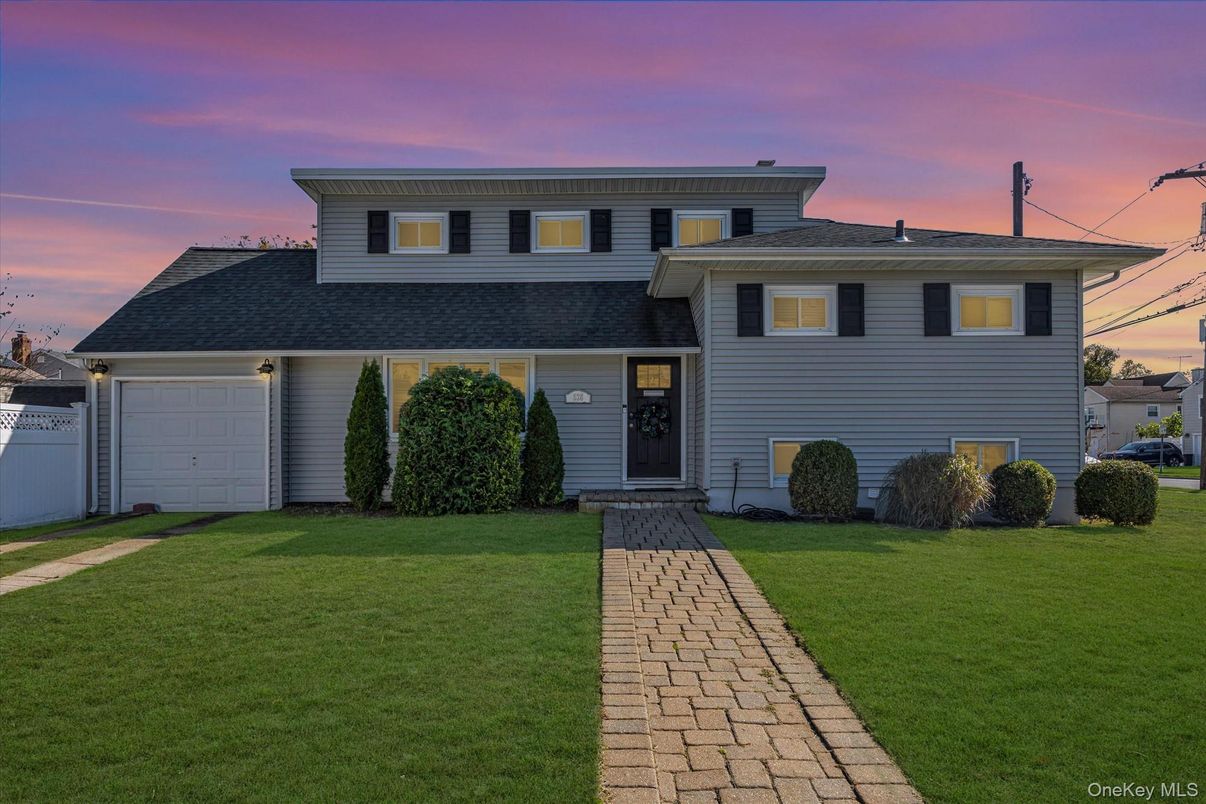 Attached, Exterior, Facade, Split Level