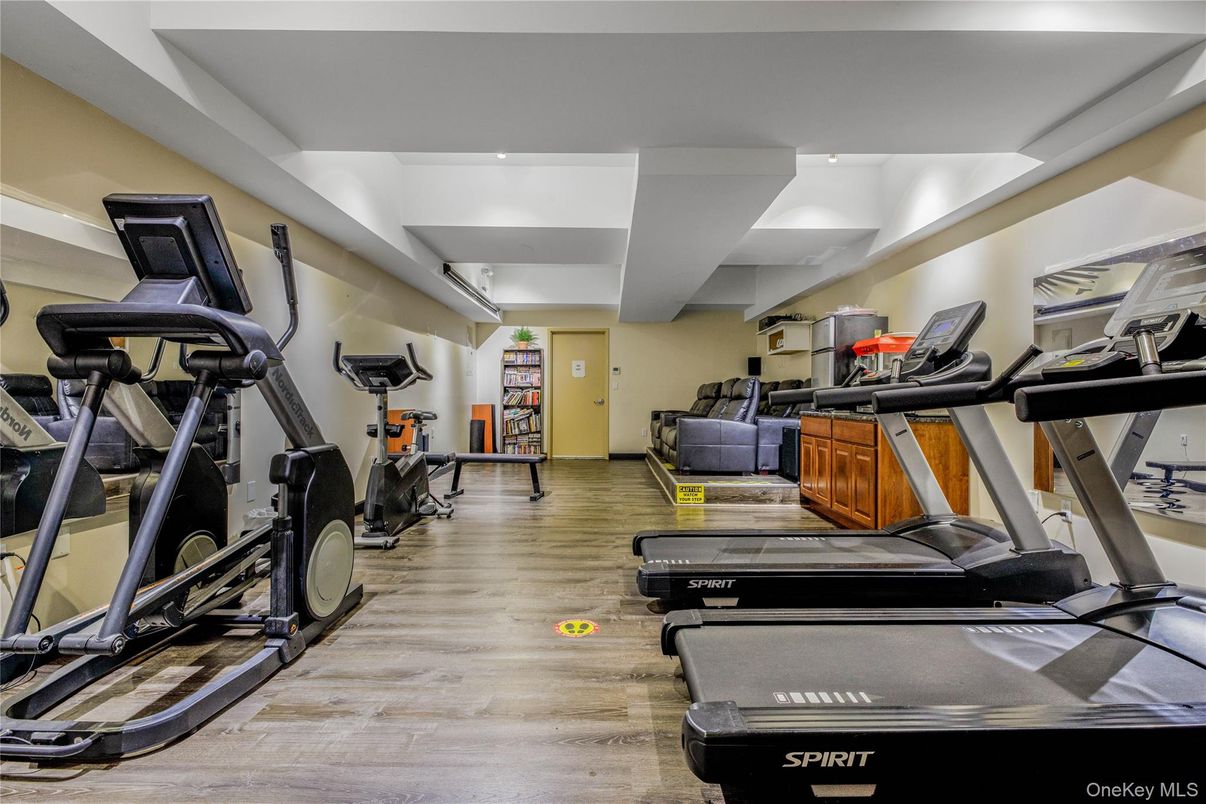 Fitness Equipment, Interior, Recessed Lighting, Wood Texture Flooring