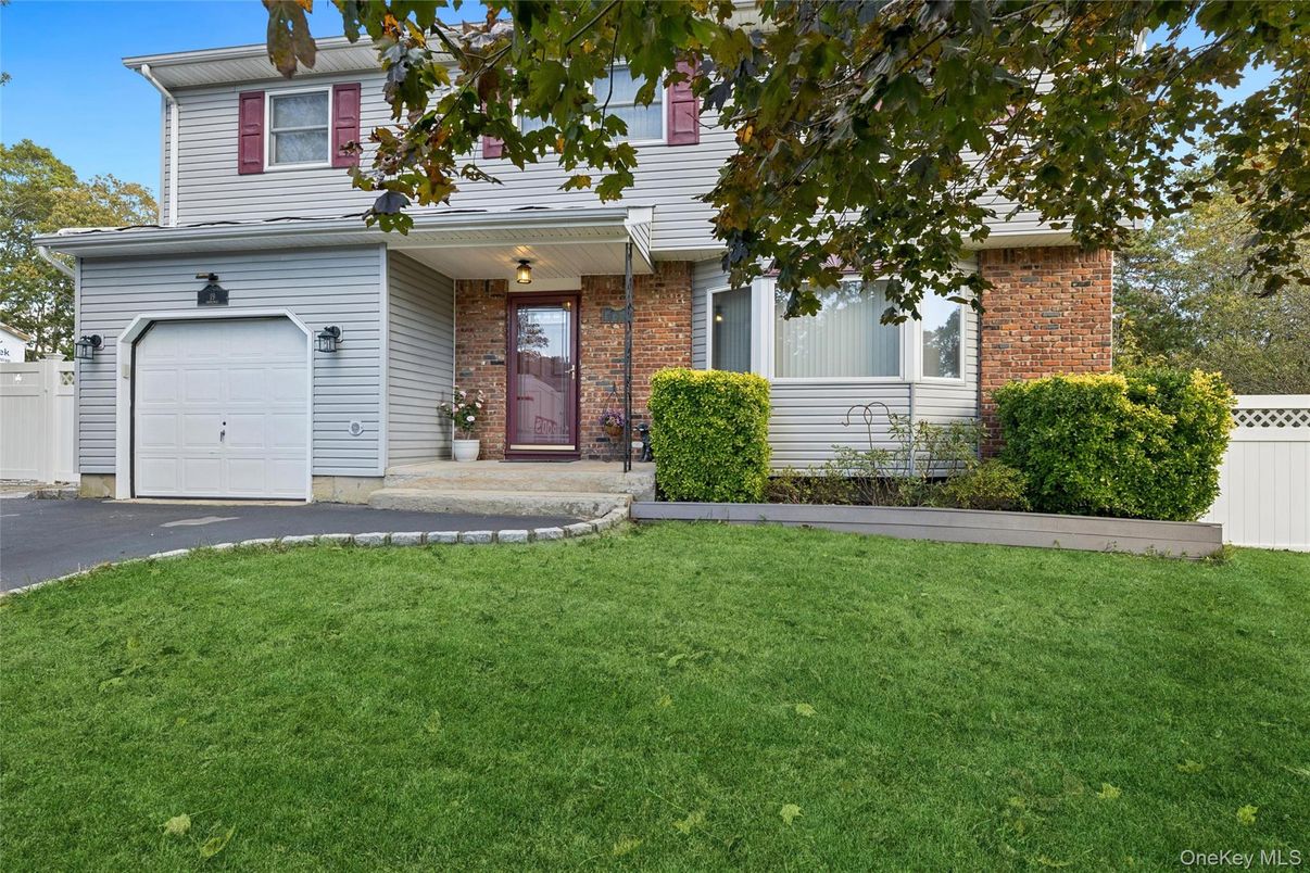 Attached, Exterior, Facade, Brick Facade, Cape Cod