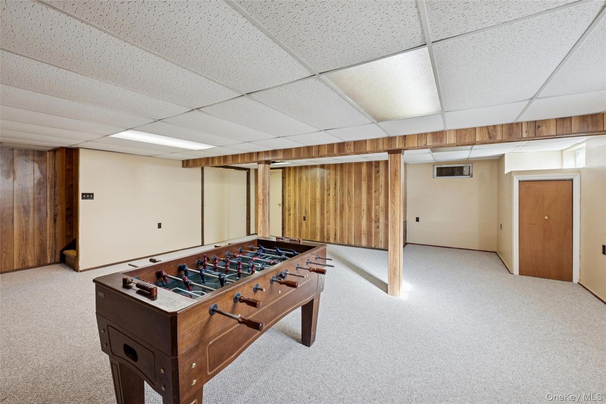 Game Room, Interior