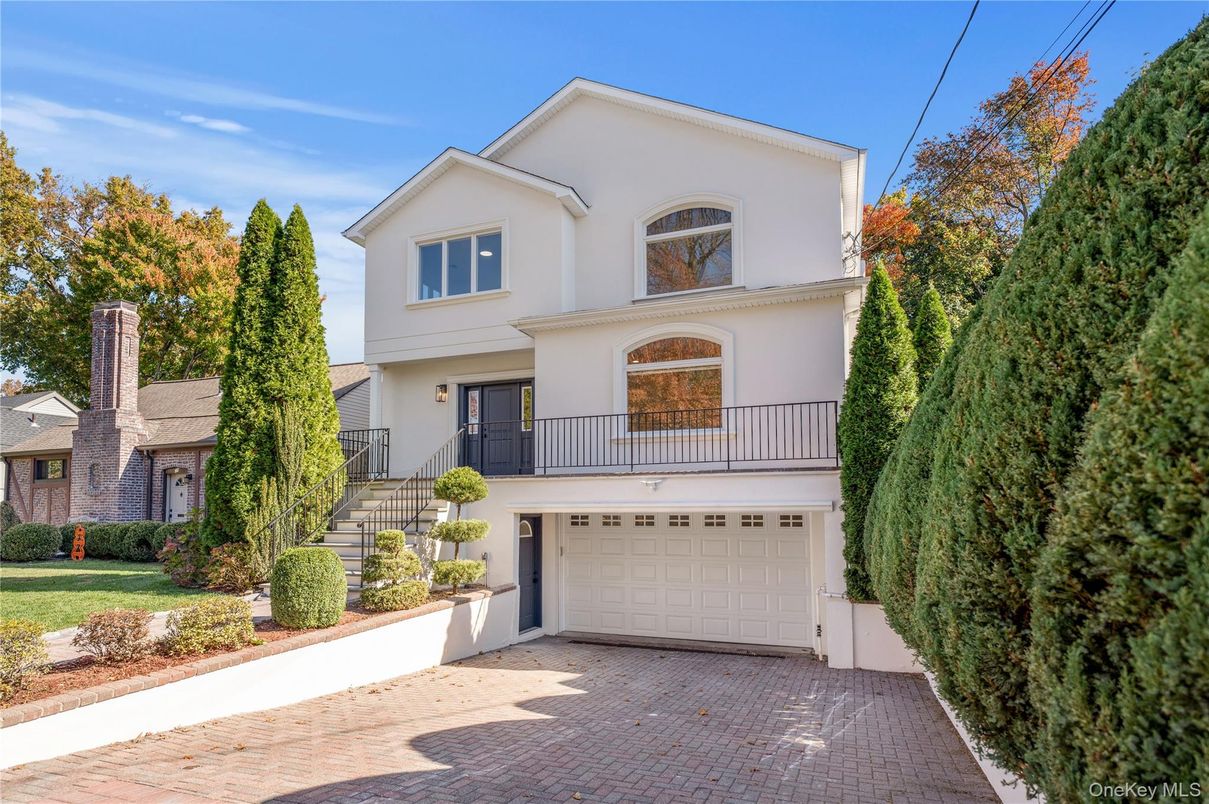 Attached, Exterior, Facade, Farmhouse