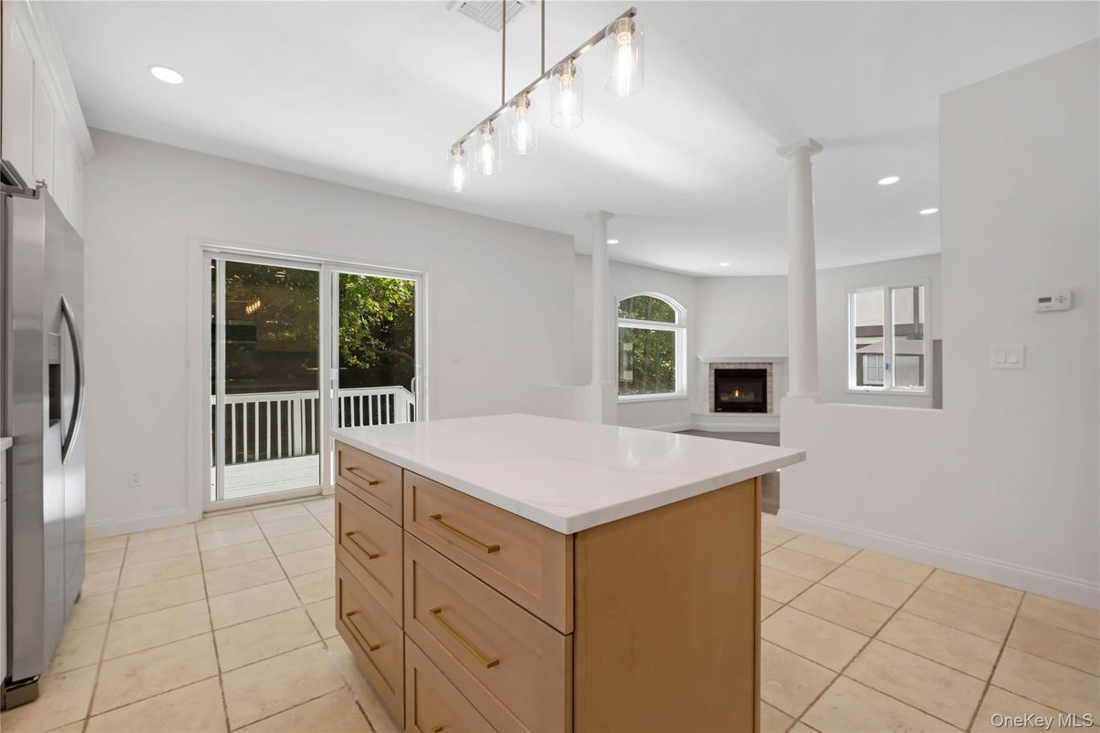 Fireplace, Interior, Kitchen, Recessed Lighting