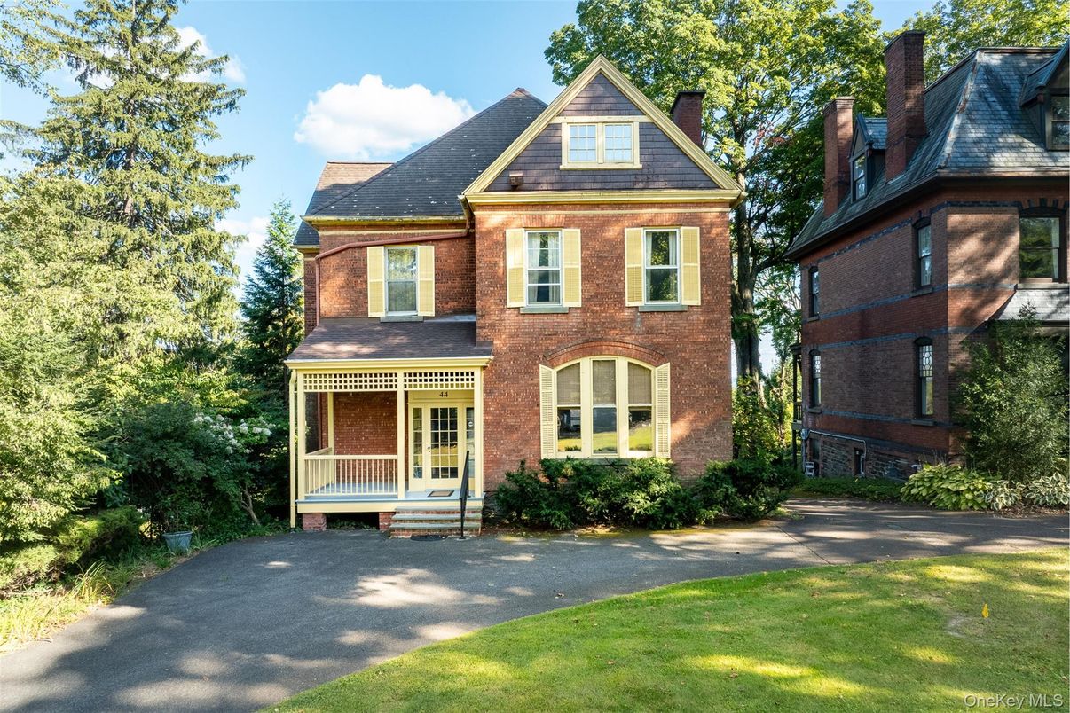 Exterior, Facade, Brick Facade, Georgian