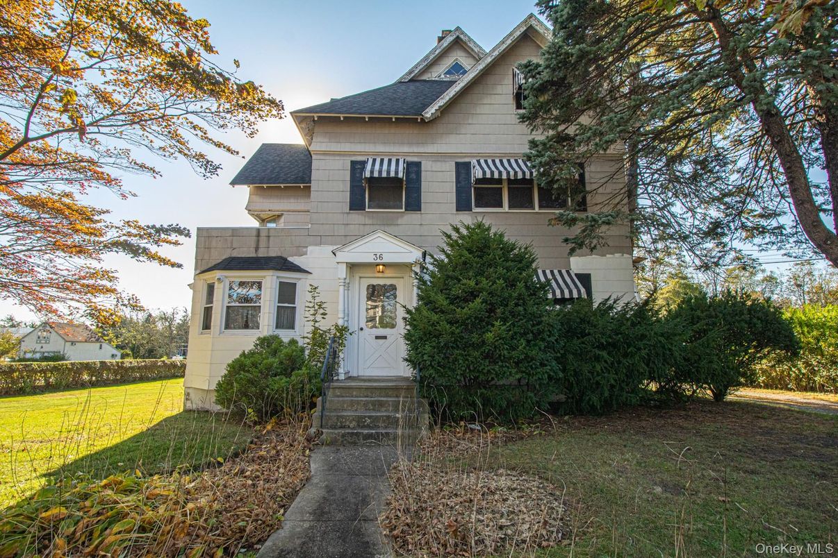 Exterior, Facade, Queen Anne Victorian