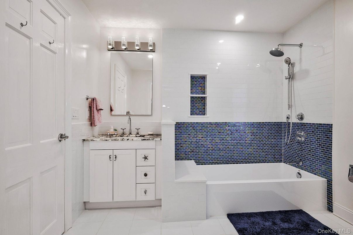 Bathroom, Interior, Recessed Lighting