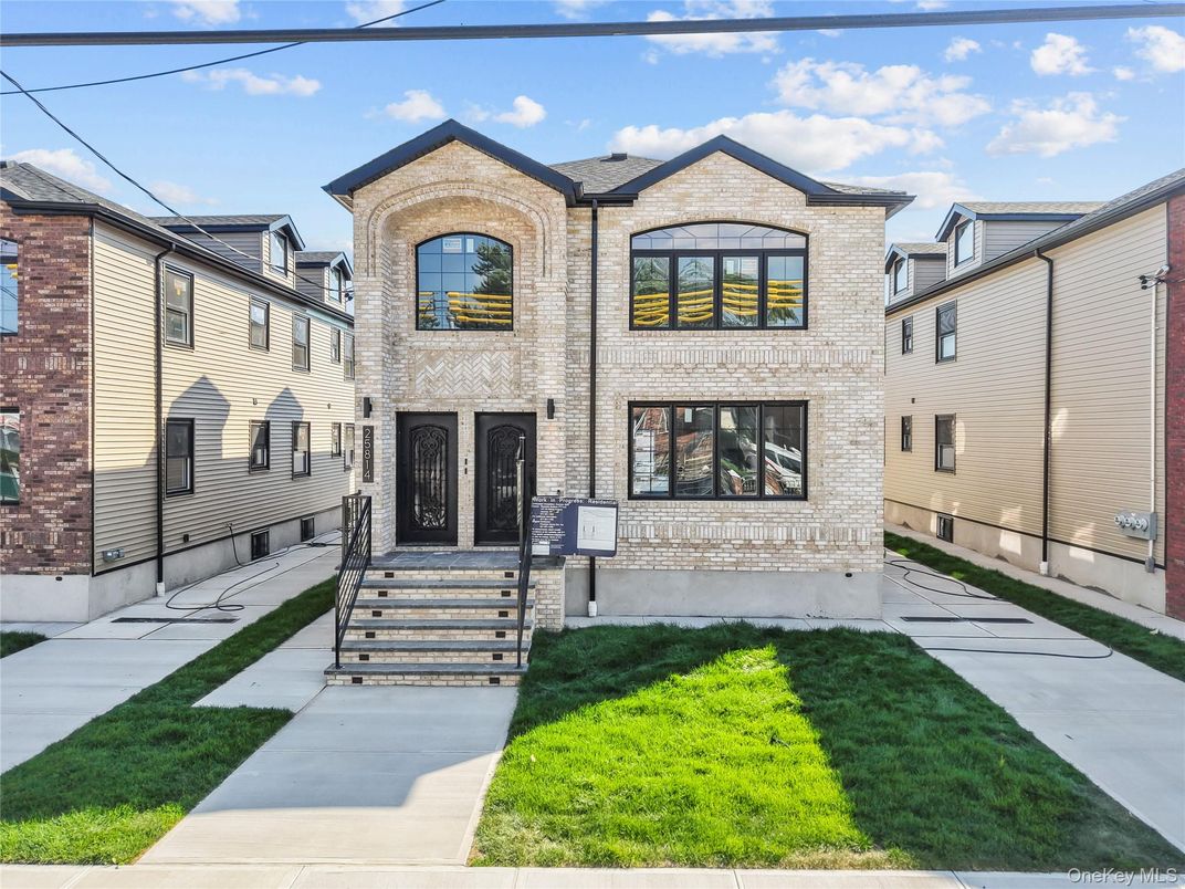 Exterior, Facade, Brick Facade, Rowhouse