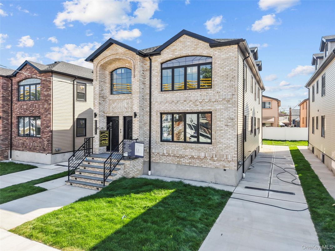 Exterior, Facade, Brick Facade, Rowhouse