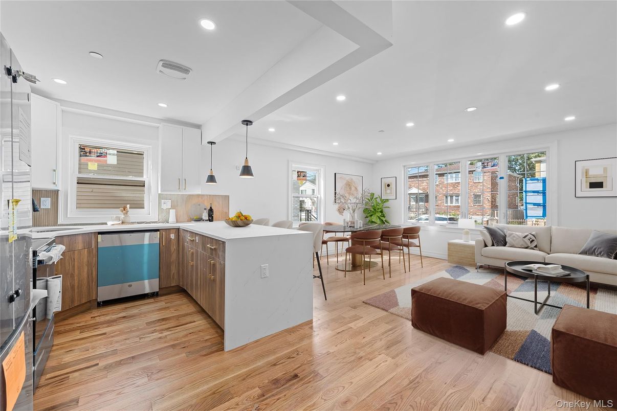 Dining room, Interior, Kitchen, Living room, Pendant Lights, Recessed Lighting, Stainless Steel Appliances, Wood Texture Flooring
