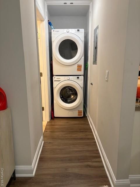 Interior, Utility Closets, Washer, Wood Texture Flooring