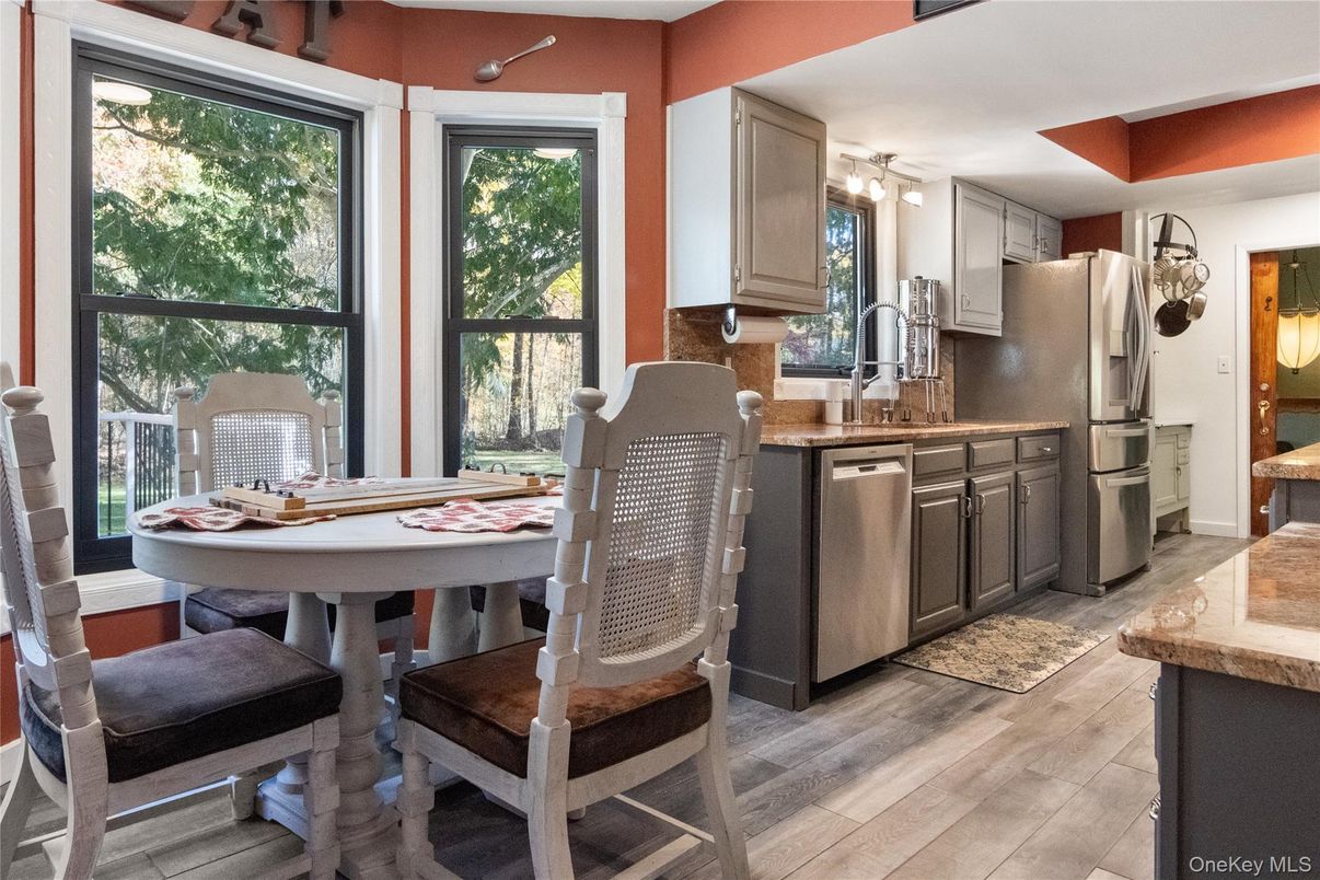 Dining room, Interior, Kitchen, Stainless Steel Appliances, Wood Texture Flooring