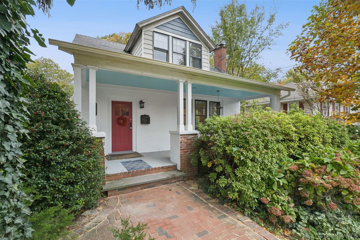 Exterior, Facade, American Foursquare