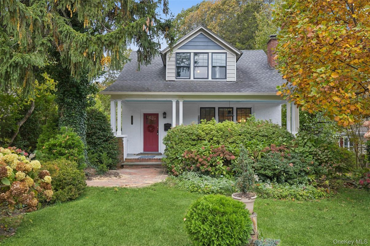 Exterior, Facade, Cape Cod