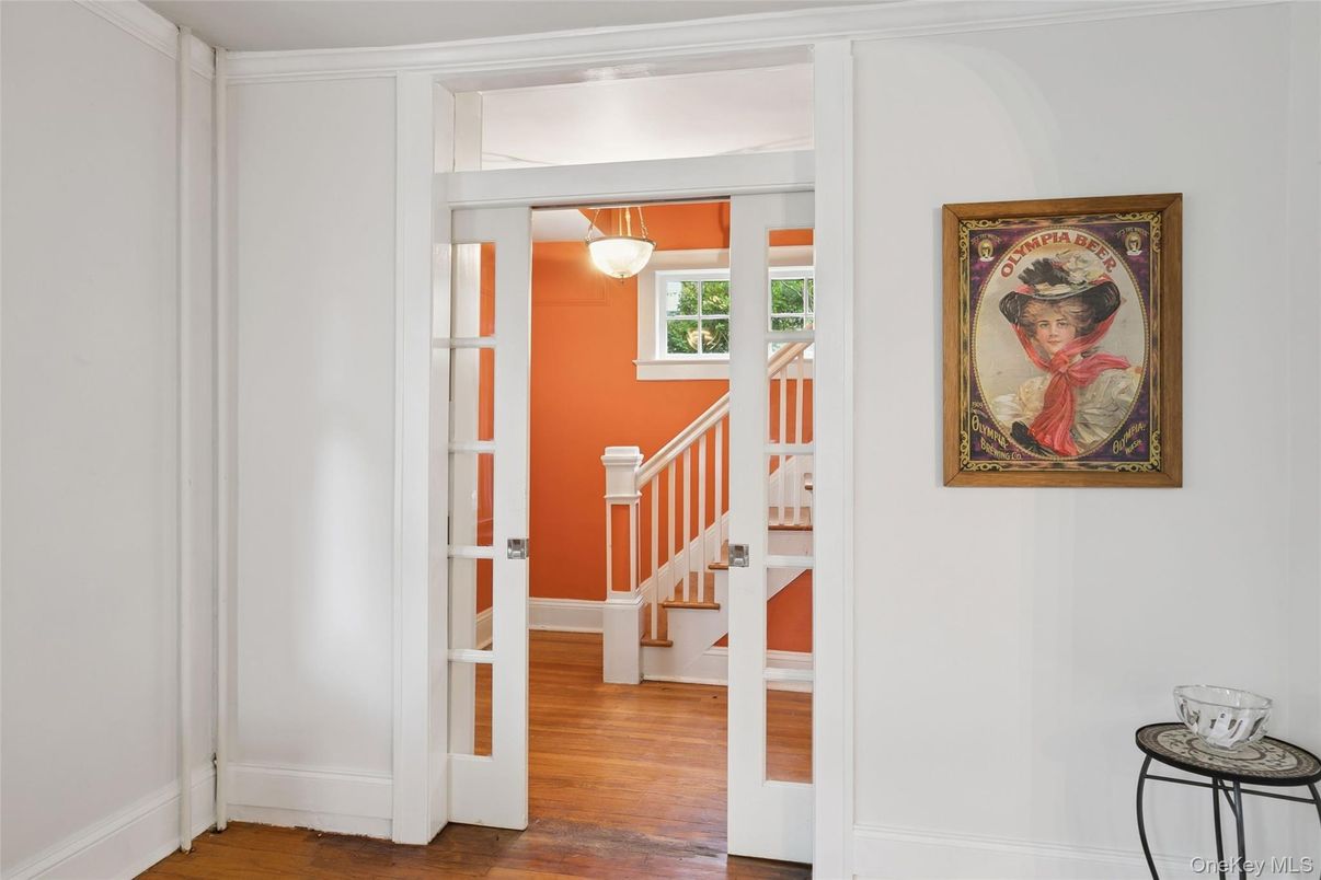 Interior, Pendant Lights, Wood Texture Flooring