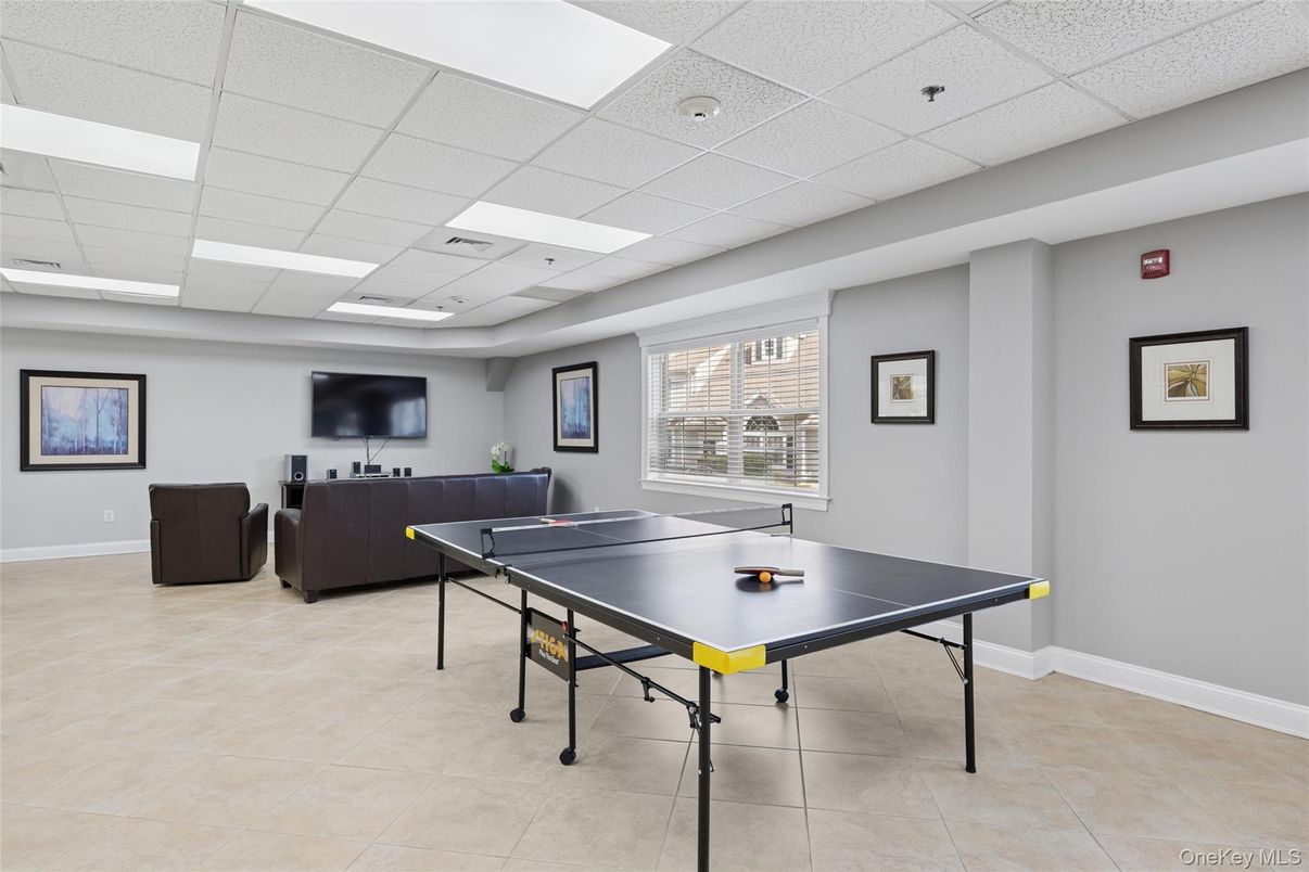 Game Room, Interior, Recessed Lighting